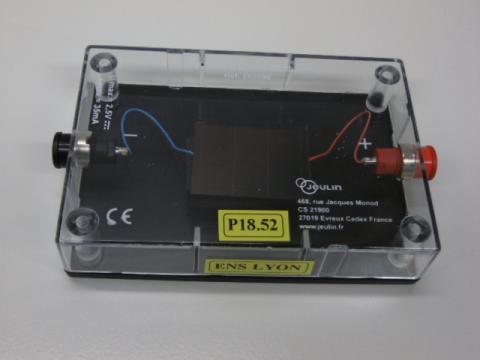 Cellule photovoltaïque - Si Amorphe réf. 282-094 - 2,3 V / 32 mA max sous 1000 W/m2 au soleil  et  1,8 V / 0,23 mA  sous 1000 lux (fluo) - Surface 48 x 32 mm