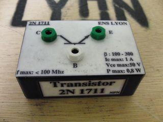 Transistor 2N1711 sur boitier