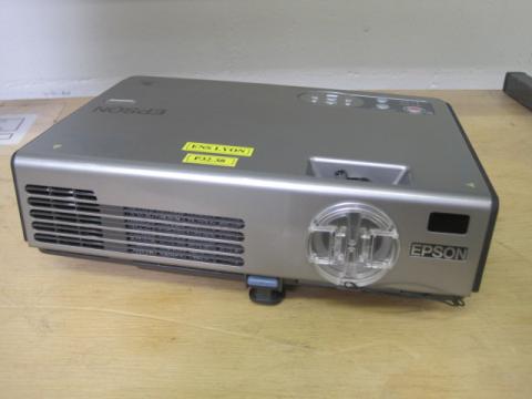 Vidéoprojecteur portable gris EMP-50 - xx lumens - Entrée VGA - Sacoche de transport - cordons secteur + VGA