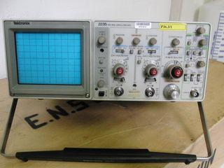 Oscilloscope analogique modele 2235   100 MHz