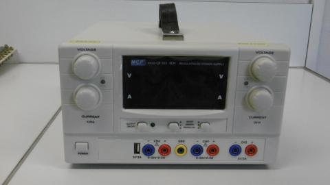 Alimentation linéaire 0 à +/- 30 V / 5/10 A & 5 V/ 3 A 