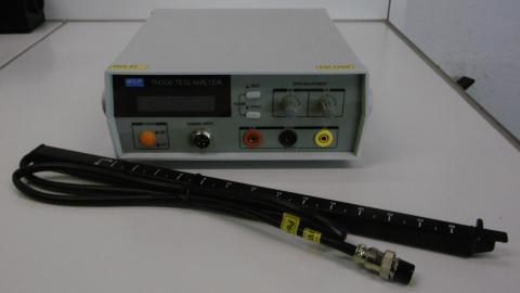 Teslamètre TM206 à sonde biaxiale - calibre 20 et 200 mT