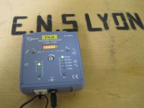 CAN CNA 2, 4, 8 ou 10 bits et Fe = 1, 5, 10 ou 20 KHz + bloc sécteur 12V/500 mA CAN CNA 2, 4, 8 ou 10 bits et Fe = 1, 5, 10 ou 20 KHz + bloc sécteur 12V/500 mA