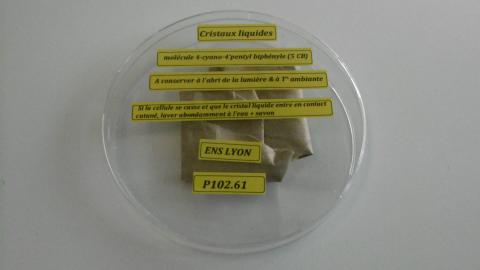 Cellule en verre avec cristaux liquides