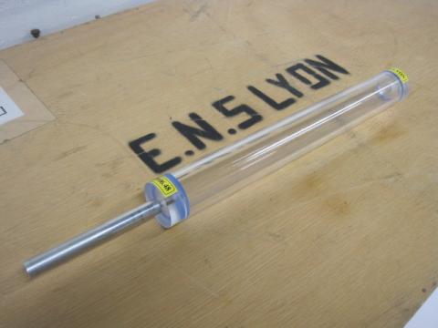 Tube plexiglas Ø 40 x 320 mm avec trou M10 + tige alu vissée → Mesure Coef. de pression (Cp) autour d'un profile cylindrique